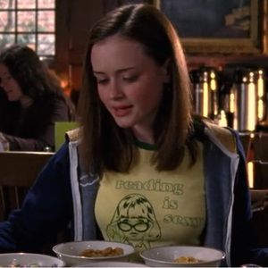 American Apparel reading is sexy shirt aso Rory in Gilmore Girls